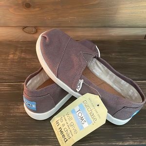 Toms youth size 1